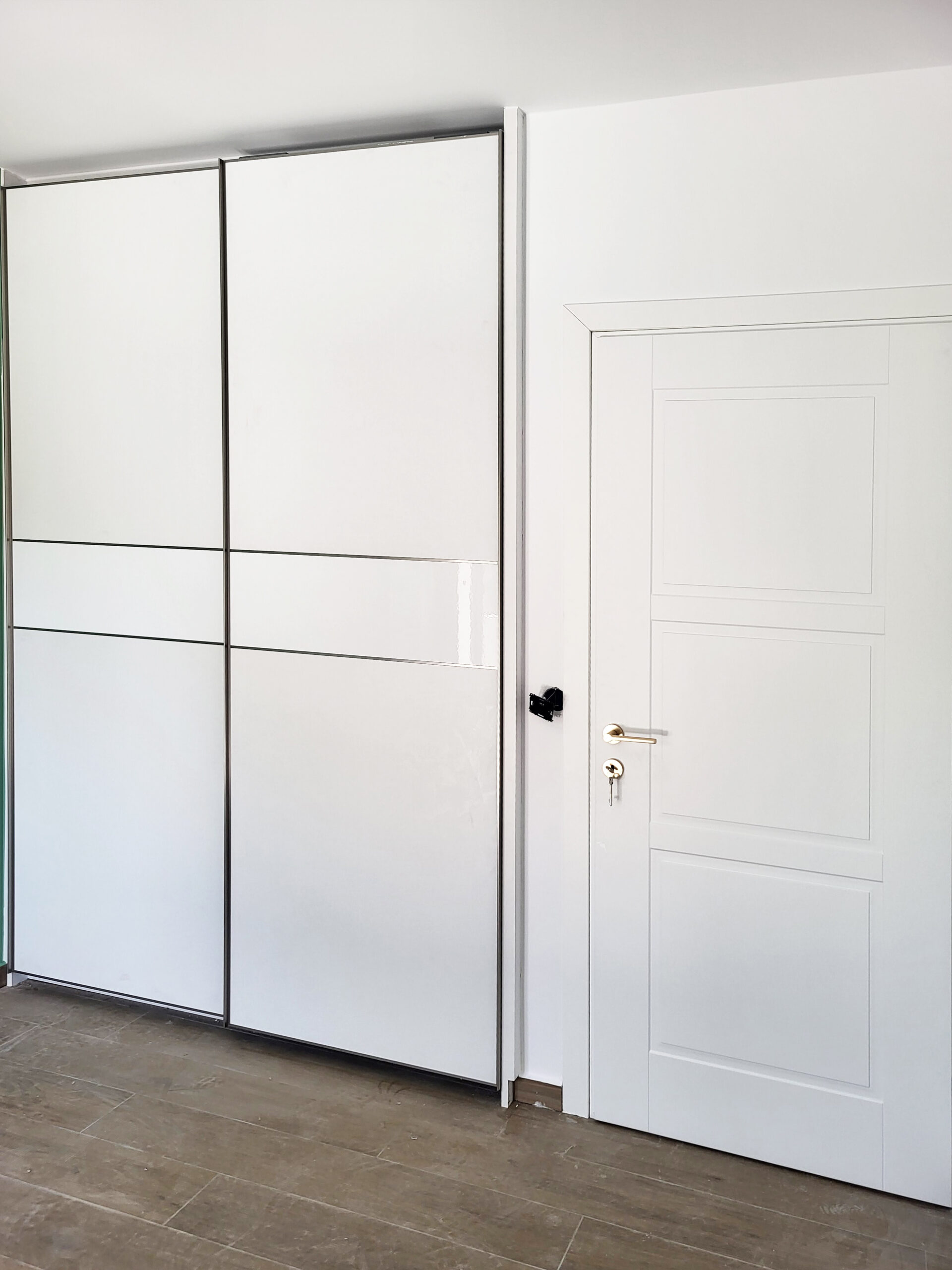 Πόρτες & Ντουλάπες σε λευκή λάκα